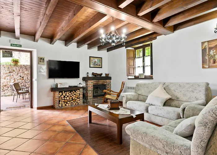 Casa De Aldea La Venta Los Probes Llanes