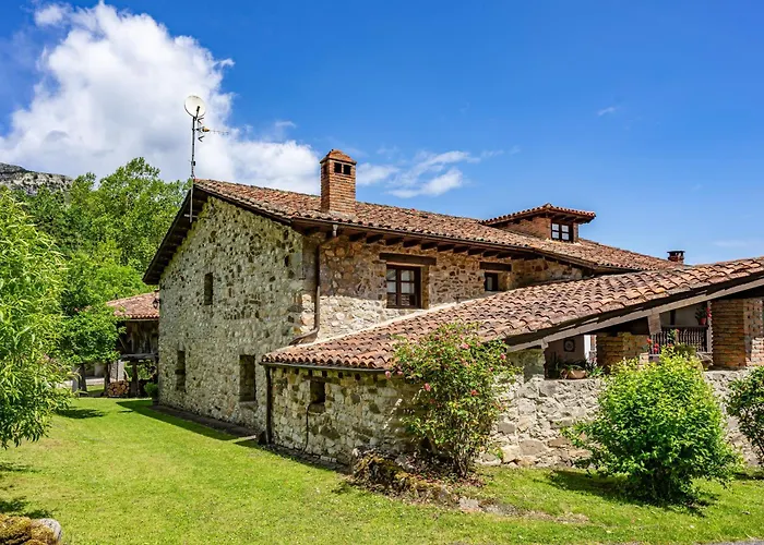 Casa De Aldea La Venta Los Probes Llanes